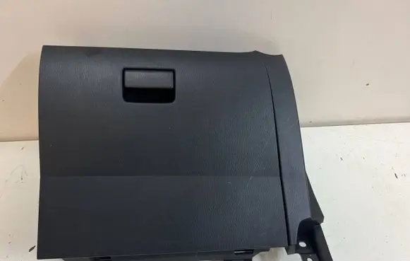 Mazda 2 Glove box DA6C64275