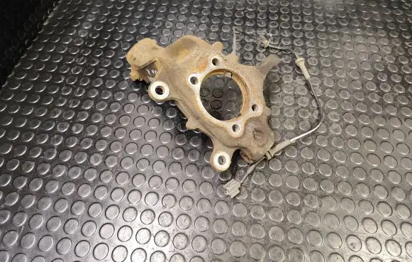 Nissan Qashqai Front wheel hub spindle knuckle