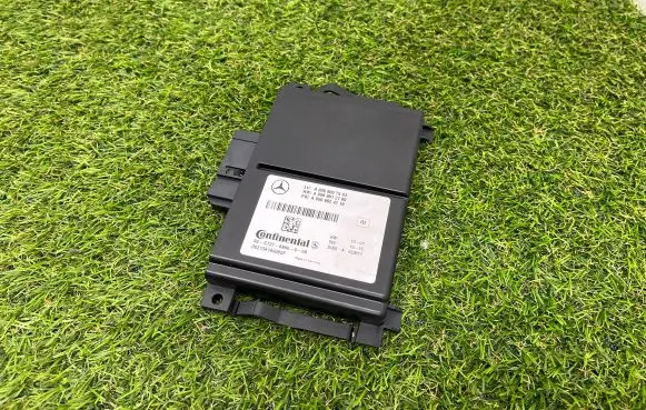 Mercedes-Benz E W212 Distronic sensor radar A0009007504 A0999012100 A0009024719