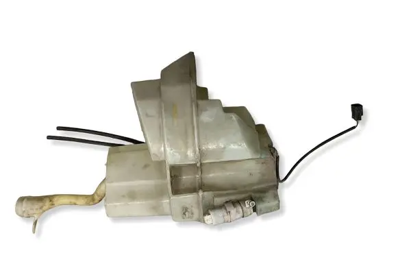 Volvo XC90 Windshield washer fluid reservoir/tank 