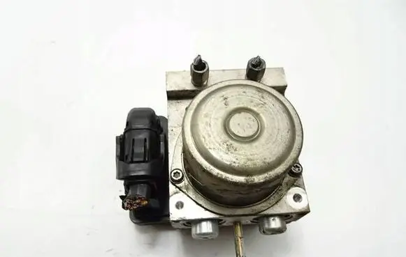Nissan X-Trail T31 ABS Pump TD8405 7Y300440