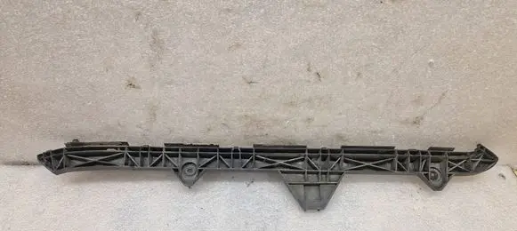 Rear bumper mounting bracket