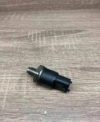 BMW 3 E46 Fuel pressure sensor 0281002475 Used