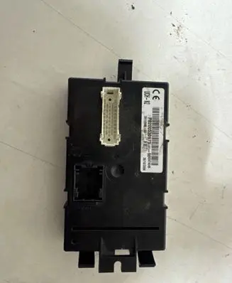 Opel Vivaro Comfort/convenience module 8200530975 281188653A 03074345