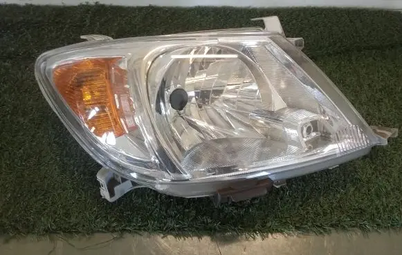 Toyota Hilux (AN10, AN20, AN30) Headlight/headlamp