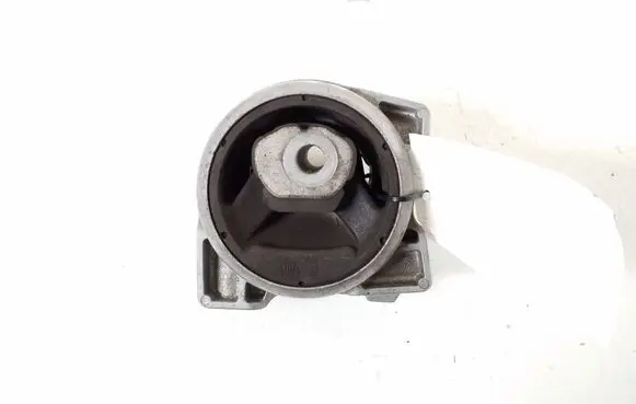 Mercedes-Benz A W169 Engine mount bracket
