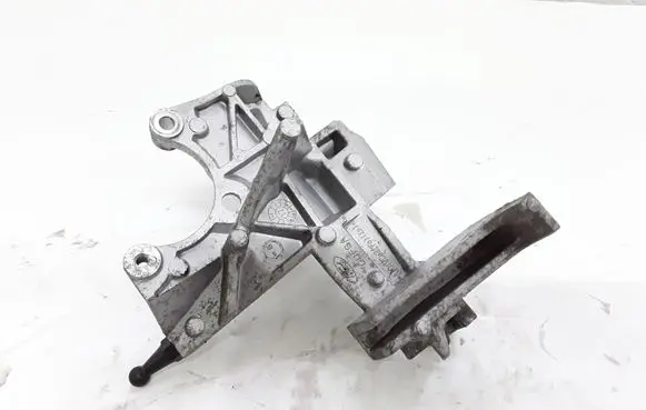 Ford Focus Engine mounting bracket F1BQ9B470AA