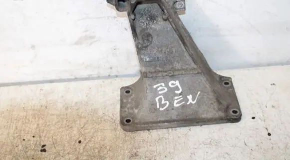 BMW 5 E39 Engine mounting bracket 6753362 6752648