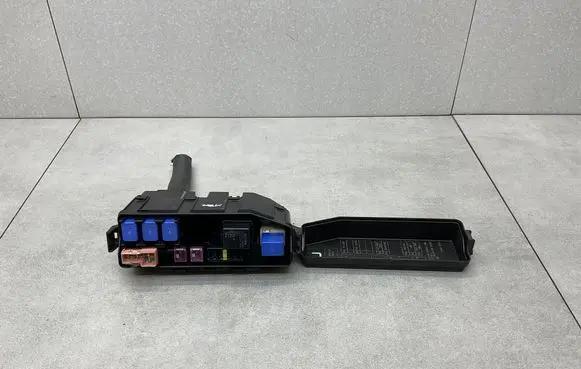 Nissan X-Trail T32 Fuse module 243824BE0A