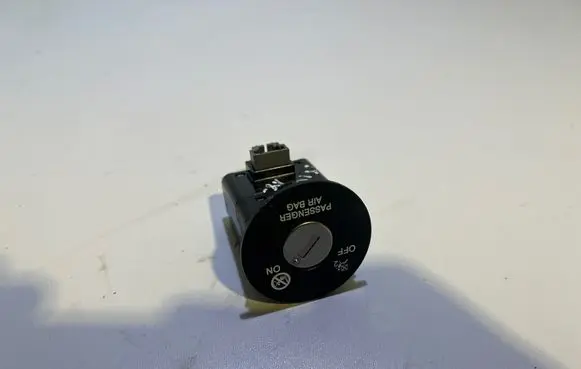 KIA Stinger Passenger airbag on/off switch 