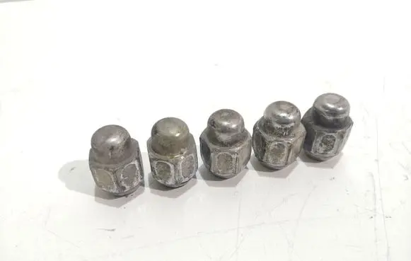 Hyundai Santa Fe Nuts/bolts 