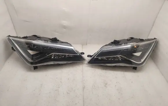 Seat Leon (5F) Headlights/headlamps set 5F1941007J