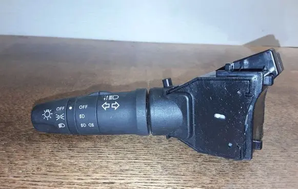 Nissan Primera Indicator stalk 25540AV600