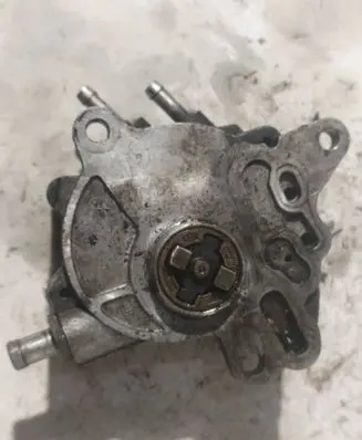 Volkswagen PASSAT B6 Vacuum pump 03G145209C