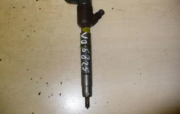 Hyundai i30 Fuel injector 338002A400 VD5825
