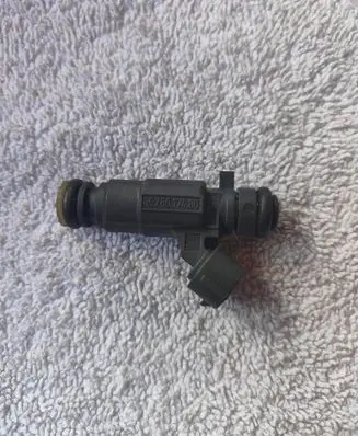 Peugeot 208 I Fuel injector 9676017480