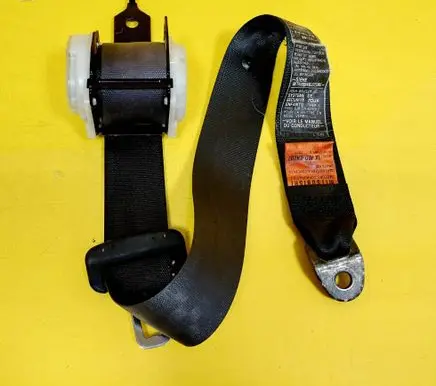 Mitsubishi Galant Rear seatbelt 0426009