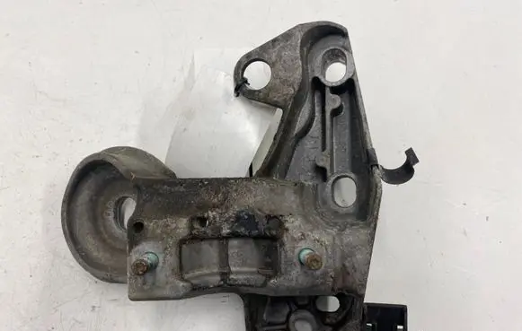 Audi A6 S6 C5 4B Engine mounting bracket 8E0199352A