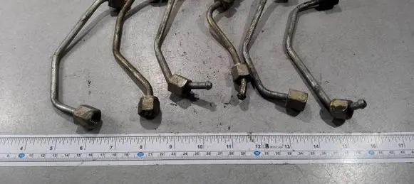 Fuel injector supply line/pipe