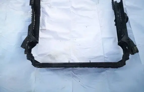 BMW X6 E71 Radiator cooling fan shroud 7795909