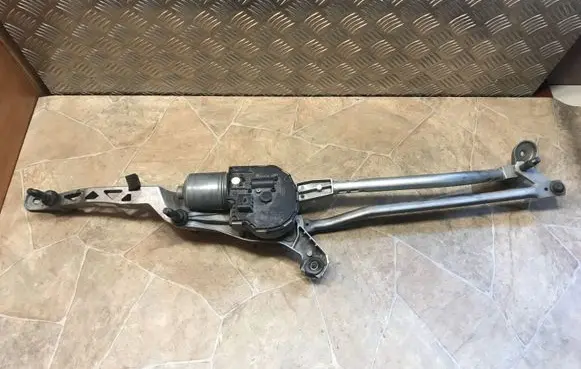 Mercedes-Benz CLS C218 X218 Front wiper linkage and motor A2128201240