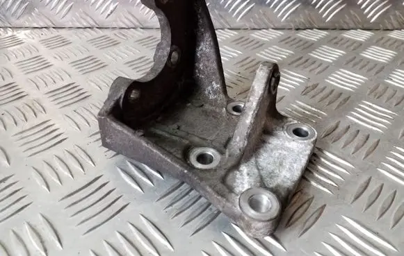 Infiniti FX Power steering pump mounting bracket 
