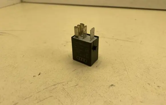 Volkswagen PASSAT CC Other relay 4H0951253C V23374A6001X010