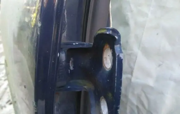 Mitsubishi Carisma Rear door lower hinge