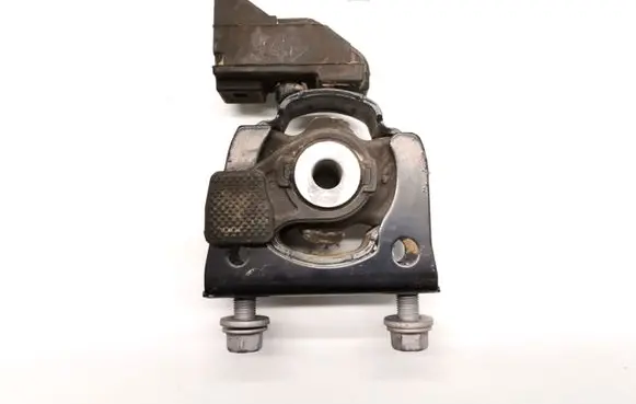 Lexus CT 200H Engine mount bracket