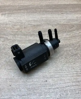 Audi A6 S6 C5 4B Turbo solenoid valve 059906627 72190322