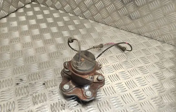 Nissan Pulsar Rear wheel hub