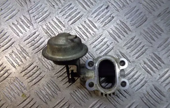 Toyota Avensis T250 Engine mount bracket