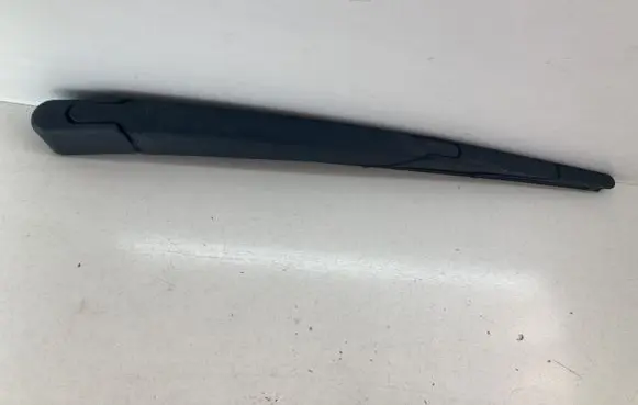 Nissan Qashqai Rear wiper blade arm