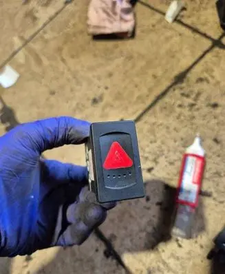 Volkswagen PASSAT B5.5 Hazard light switch F08J999J0