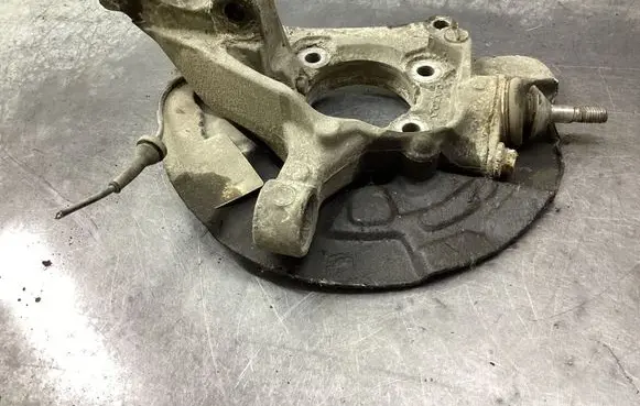 Volvo V70 Front wheel hub P30683926 9461943