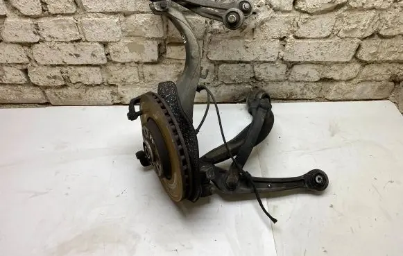 Audi Q5 SQ5 Front wheel hub spindle knuckle