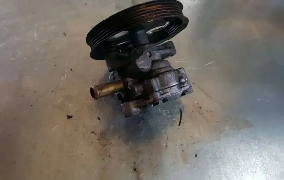 Mitsubishi Space Star Power steering pump