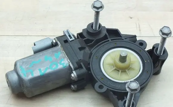 Citroen C-Elysée Front door window regulator motor 9677416980