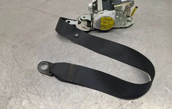 Toyota Avensis T270 Front seatbelt 7P1510P 179624
