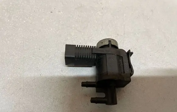 Audi A4 S4 B6 8E 8H Turbo solenoid valve 1J0906283C