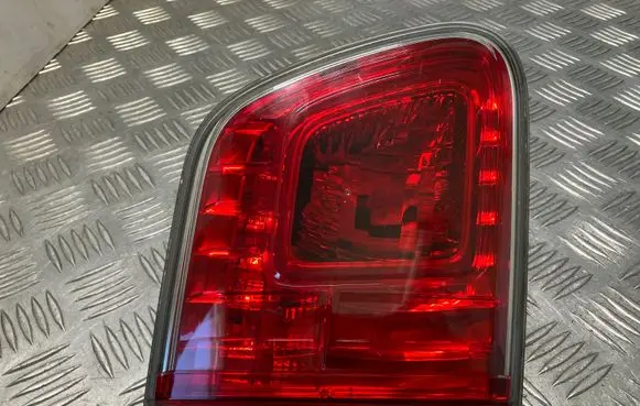 Toyota Avensis T270 Tailgate rear/tail lights