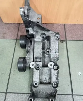 Volvo S60 Generator/alternator bracket 30757068