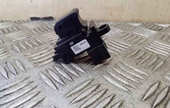 Nissan Qashqai Electric window control switch 25411BR00A