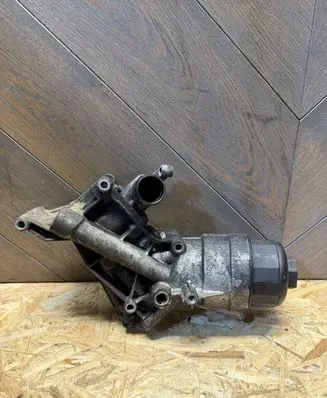 Oil filter mounting bracket