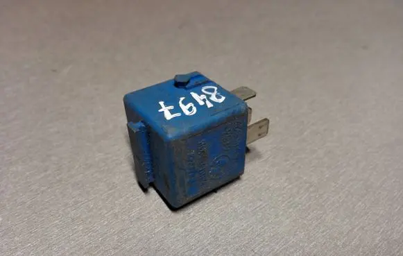 BMW 5 E39 Other relay 61366915327 V23134K59X313