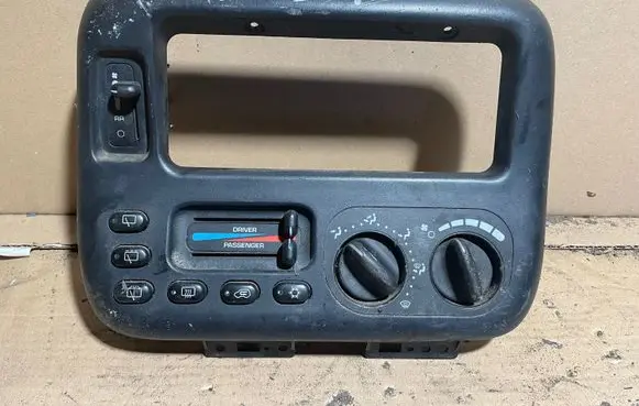 Chrysler Voyager Climate control unit P04677917AB 0159
