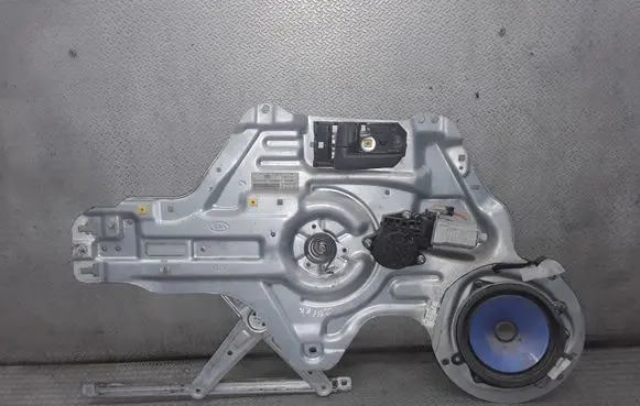 KIA Cerato Front door window regulator with motor 824702F020 AM050B0