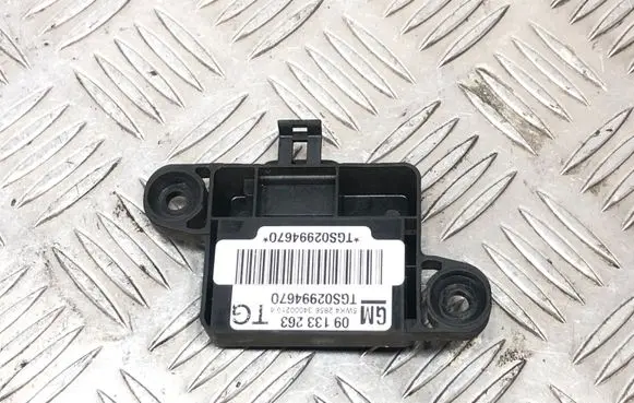 Opel Zafira A Airbag deployment crash/impact sensor 09133263 TGS02994670 340002104