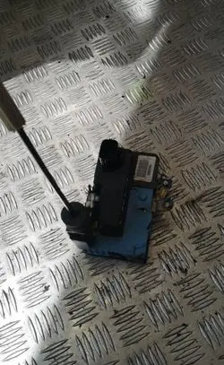 Volvo V70 Front door lock 8650544