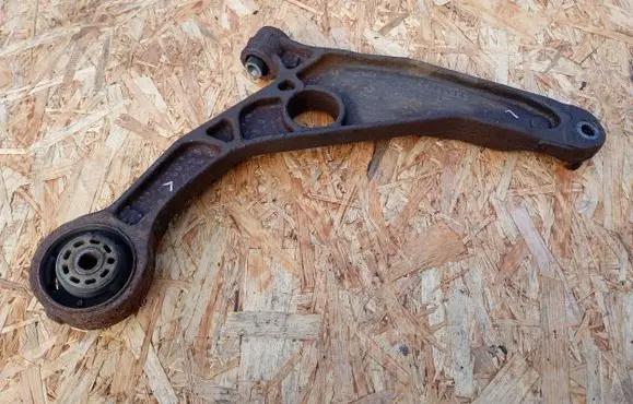 Fiat Freemont Front lower control arm/wishbone 04766423